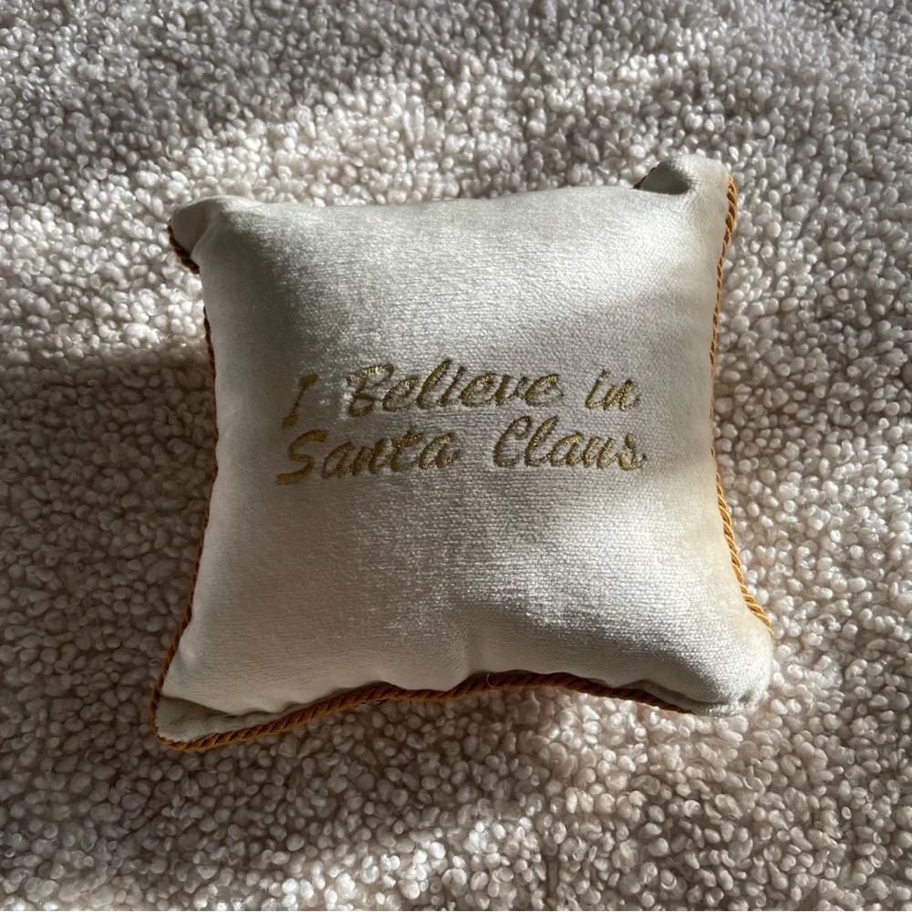 Mini holiday pillow